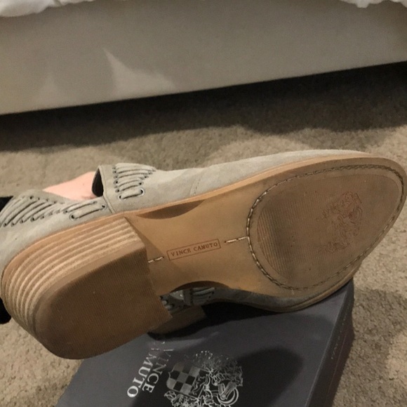 Vince Camuto Pevista Booties SZ. 6 1/2 M - Picture 2 of 5